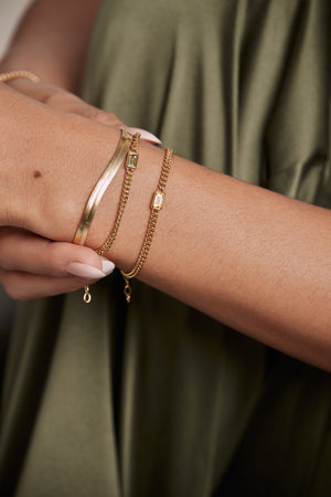 peridot baguette curb chain bracelet in vermeil gold